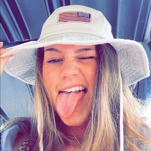 Meet your Posher, Maggie